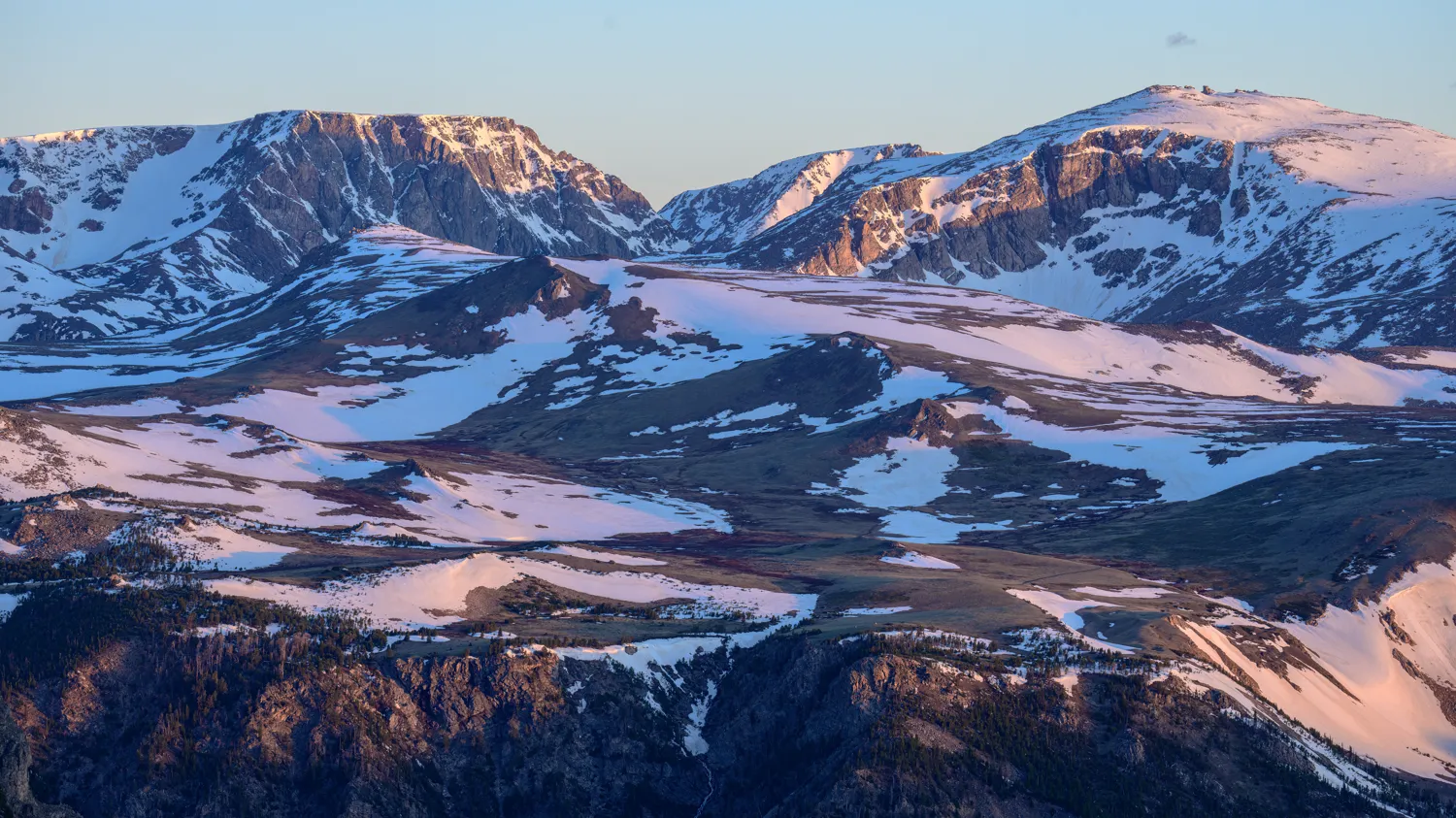 Looking towards the Hellroaring Plateau from the Beartooth Pass.